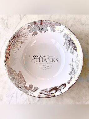 222 FIFTH 'Give Thanks' Decorative SERVING BOWL WHITE Gold RIM NEW 10 IN